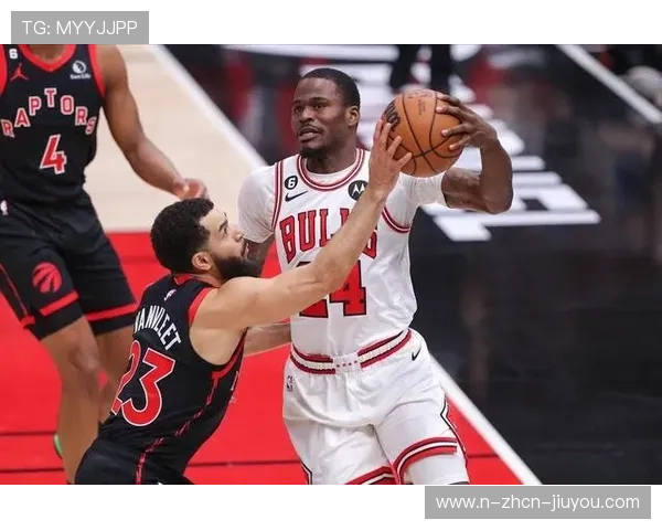 劳里弧顶入手，猛龙在主场拿下关键胜利